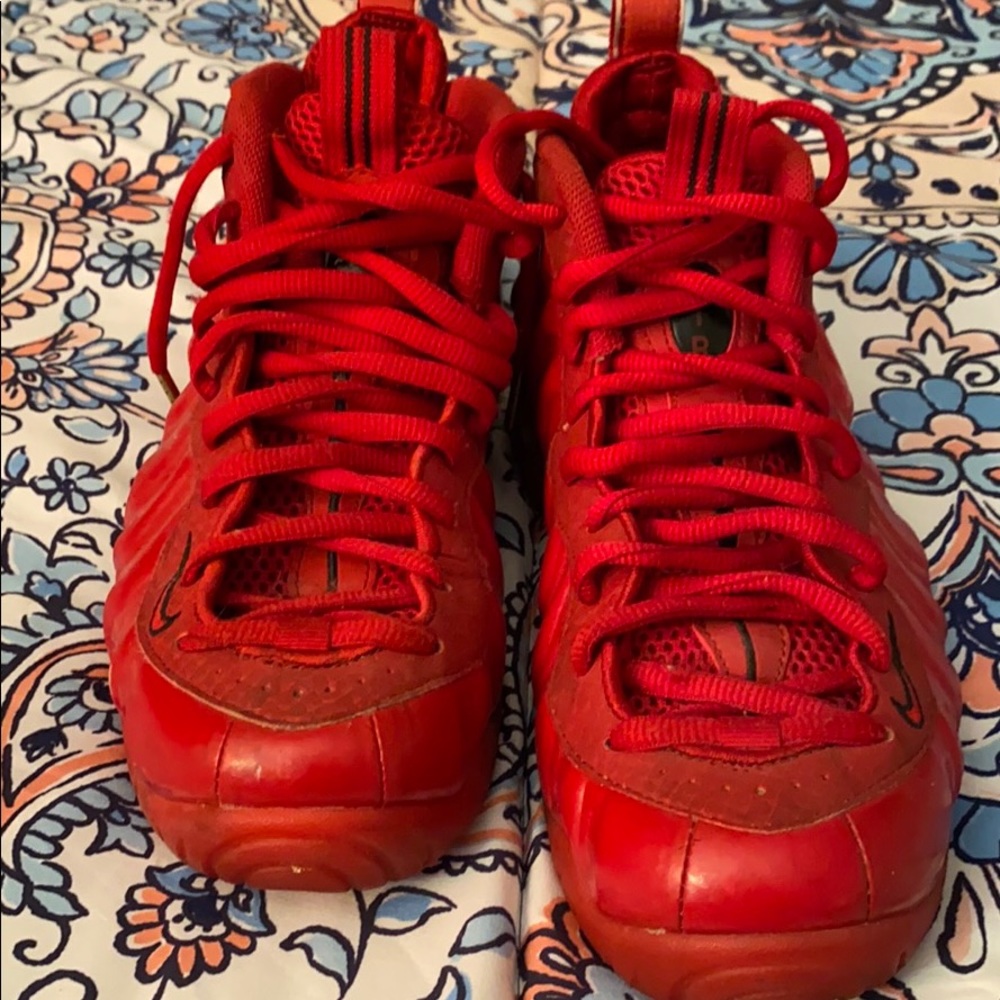 Nike foam posits size 7.5